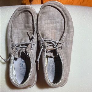 4-5 boys tan hey dude’s lightly used